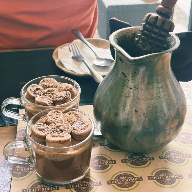세계에서 가장 작은 활화산 옆에서 마시는 진짜 초콜릿 Tsokolateria 후기 