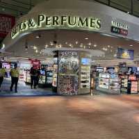         SINGAPORE CHANGI AIRPORT  