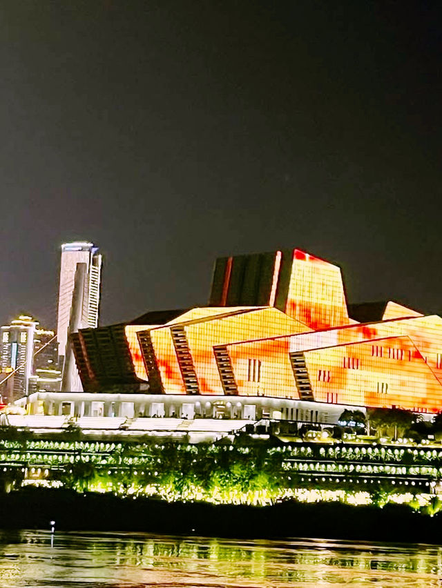 🌃 Solo Adventure: Chongqing’s Dazzling Nightscapes – Where Megacity Meets Mountains