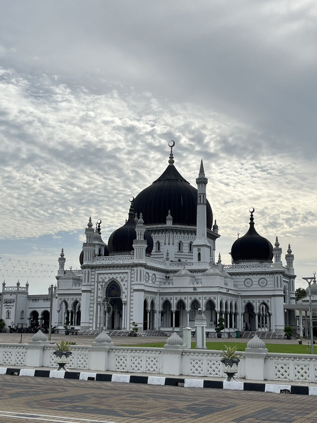 🕌 A Slice of Timeless Kedah — Alor Setar Square & Zahir Mosque 🇲🇾✨