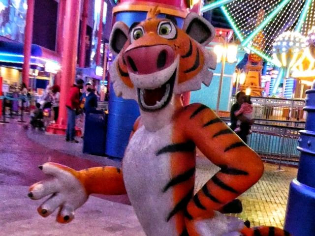 🎡 Skytropolis Indoor Theme Park: All-Weather Fun in the Clouds