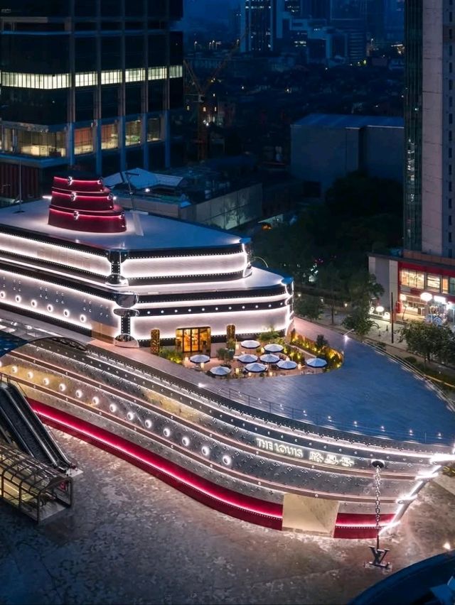 “The Floating Maison of the Bund”