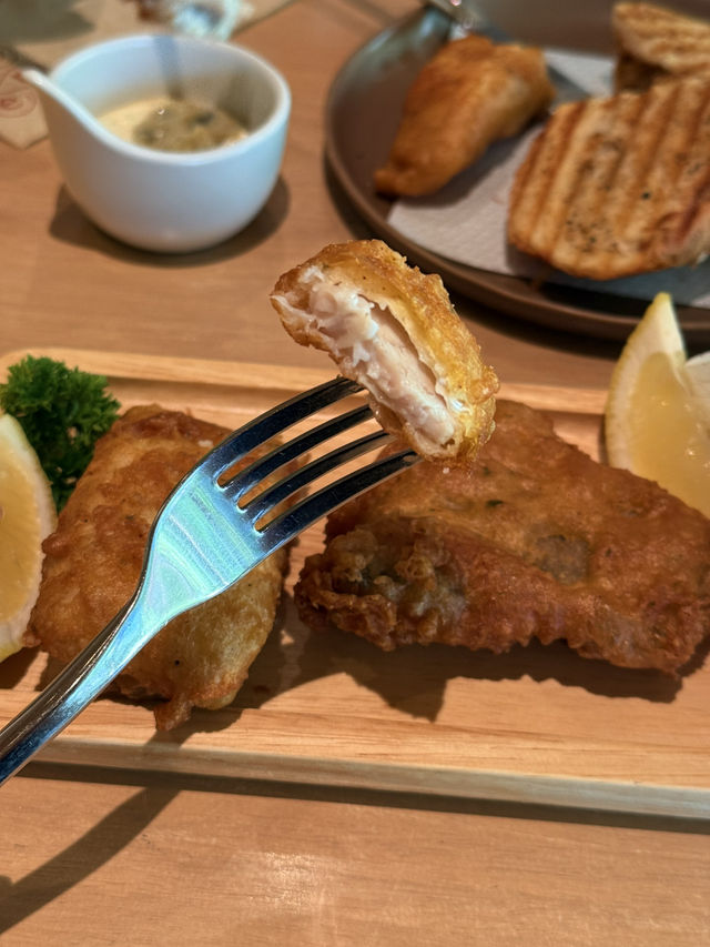 รีวิว Horme Cafe: ฟิชแอนด์ชิปส์ขั้นเทพ ใกล้กรุงเทพ