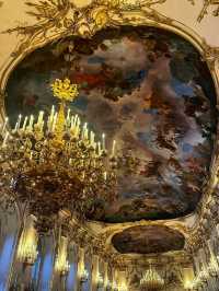 Hietzing, Vienna: Where Royal Elegance Meets Peaceful Living 👑