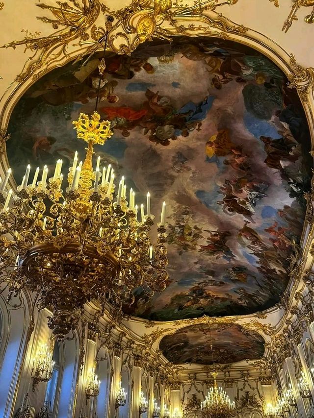 Hietzing, Vienna: Where Royal Elegance Meets Peaceful Living 👑