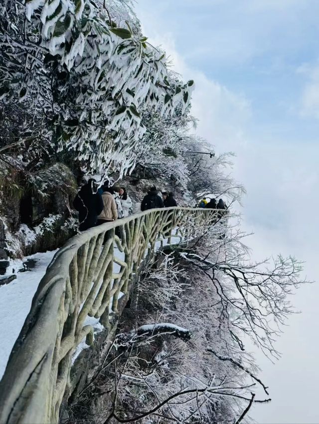 999 Steps to Glory: Journey to Tianmen Cave