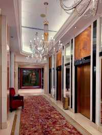 Elegant Comfort with Exceptional Service – A Seamless Business Stay.