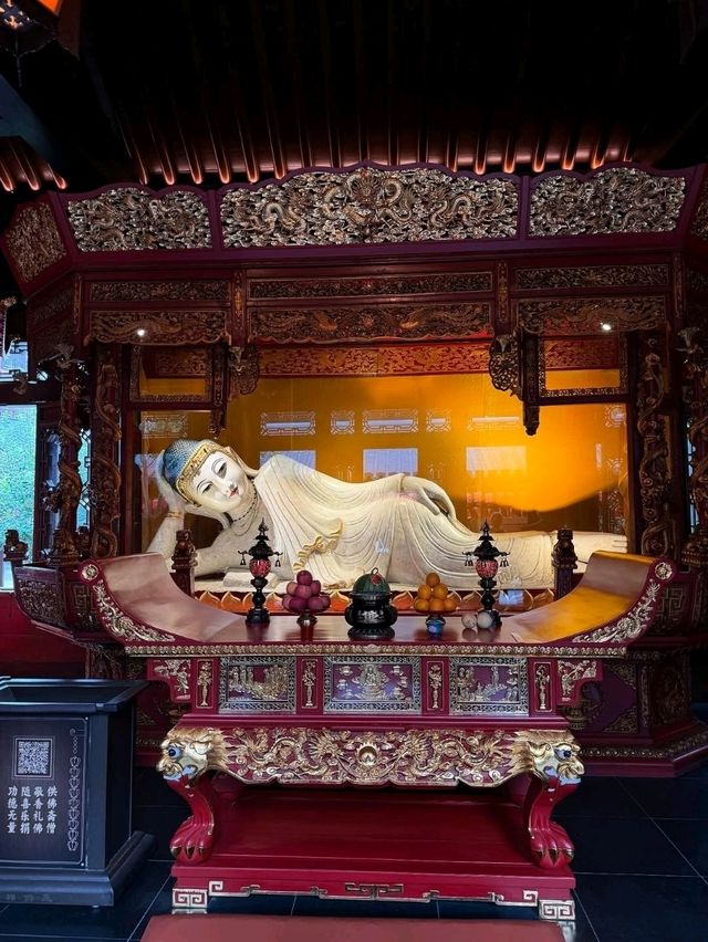 Peaceful Moments and Beautiful Statues at Jade Buddha Temple Shanghai