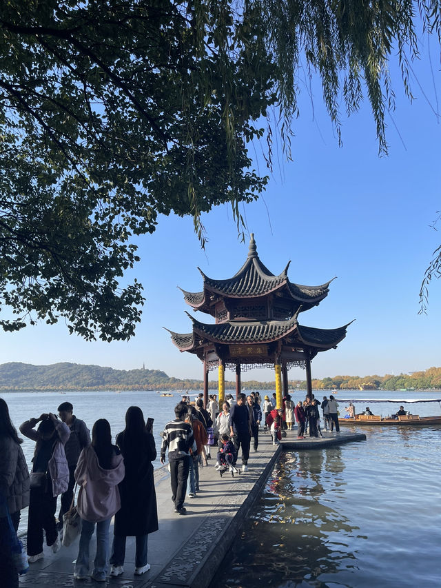 🏞️ West Lake – ทะเลสาบซีหู (西湖) 🇨🇳 🏞️ West Lake – ทะเลสาบซีหู (西湖) 🇨🇳