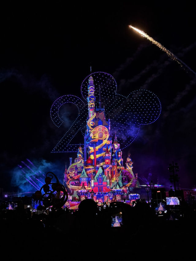 Reliving Childhood Dreams at Hong Kong Disneyland 🌟