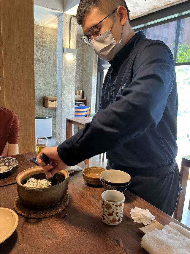台中｜Isagi 日本料理（潔）—在玻璃窗前看樹影流動，把四季端上桌的無菜單饗宴 🍶🍣