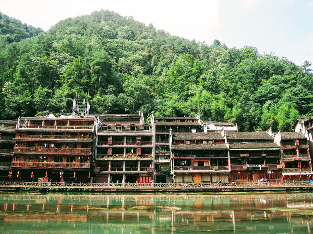 Travel to Fenghuang Ancient Town - Walk among the silent ancient poems