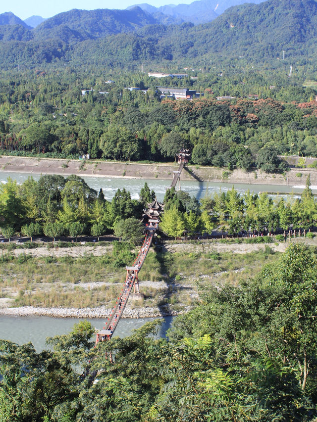 都江堰一日遊攻略：離堆公園、古城漫步與鏡面書閣