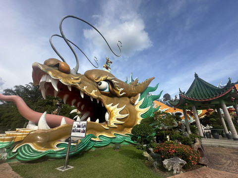 🐉 Walking Inside the World's Largest Fortune Dragon – Yong Peng