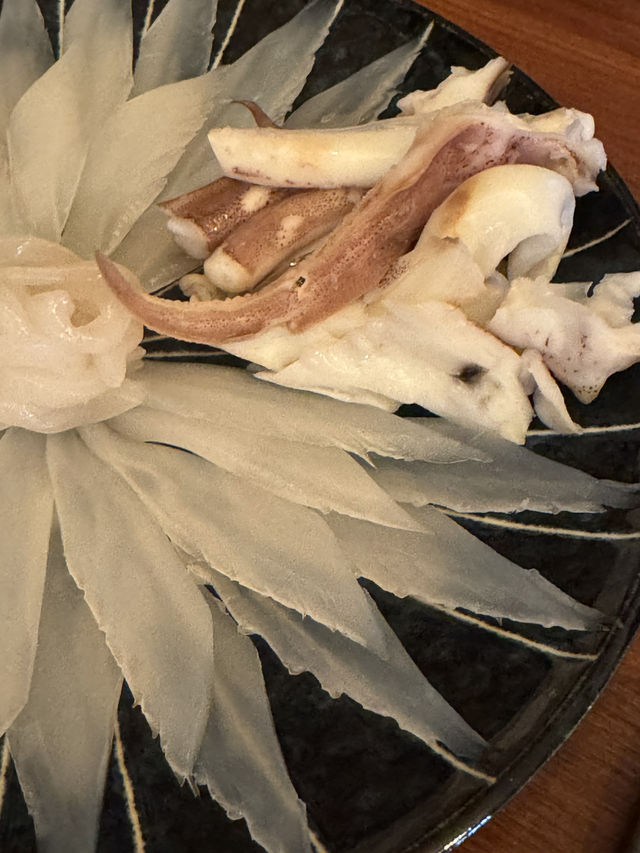 제주 산방산 맛집 토끼트멍 — 신선한 무늬오징어를 맛볼 수 있는 특색 있는 식당 제주 산방산 맛집 토끼트멍 — 신선한 무늬오징어를 맛볼 수 있는 특색 있는 식당