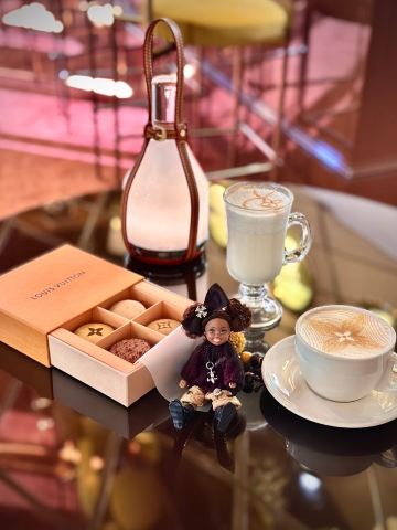 ラグジュアリーな感性のカフェがあるファッションショップ、ルイ