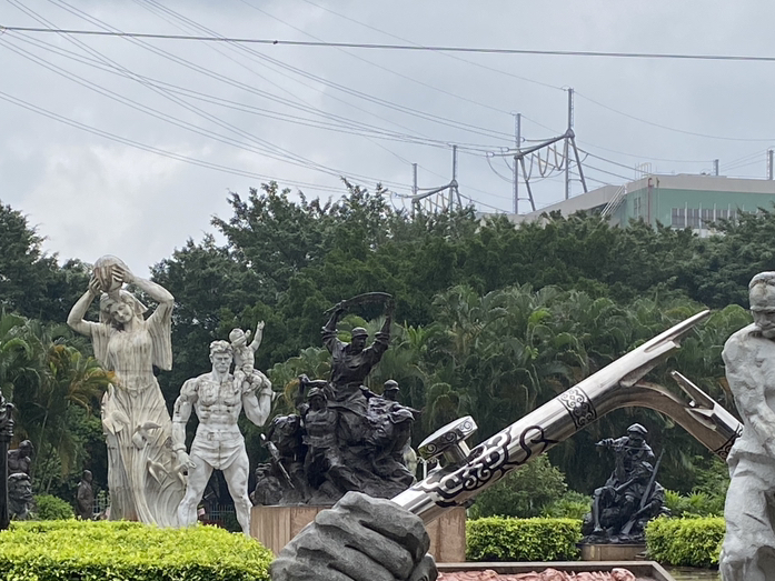 世界の広場と彫刻 SCULPTURES IN PUBLIC PLACES A Hidden Gem in Guangzhou — A Solo Stroll for the Artsy Soul