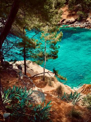 Cyprus Cape Greco to Konnos Bay: Sea Cave Cliff Diving Viewpoint — Risking Ankles for the Perfect Ju