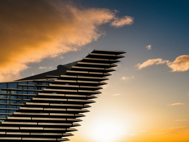 光與影的舞蹈：隈研吾的 V&A Dundee ☀️🌑🕺💃