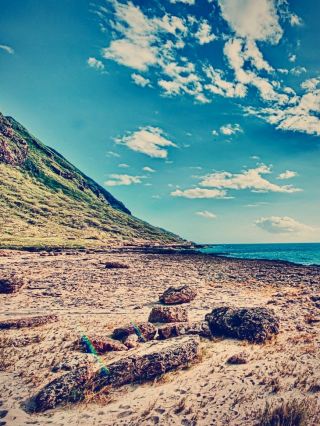 インドネシア・フローレス島：クリムトゥ山「三色の湖」からモニ村へ、火口縁から見る日の出。