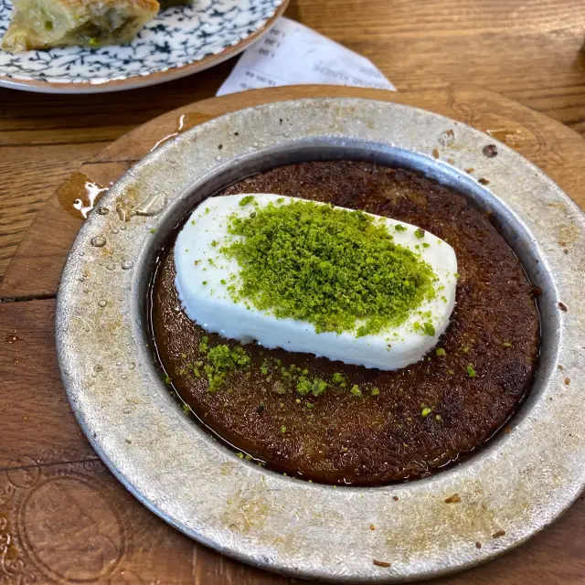 🇹🇷 BEST Kunafa in Istanbul! 🍨