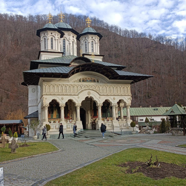 Lainici Monastery 🏛️