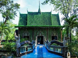 Wat Pa Maha called recycling pagoda 🇹🇭 
