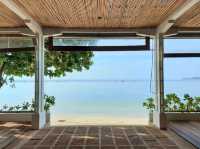 รีสอร์ตริมชายหาดเฉวง บรรยากาศร่มรื่น