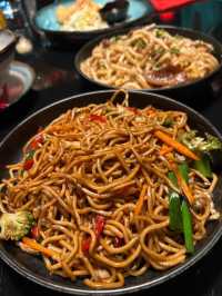 Dive into a fusion of Asian flavors 🍣🥢 🇦🇱
