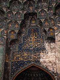 Sultan Qaboos Grand Mosque - Oman's biggest mosque.