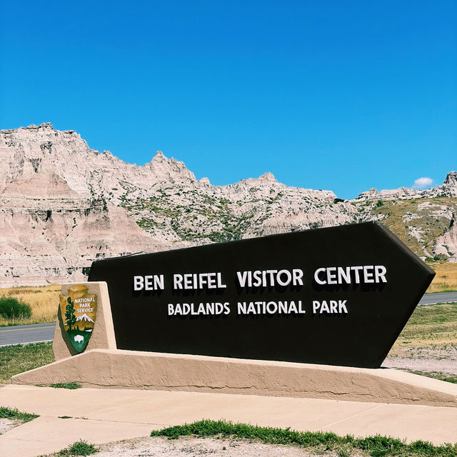 📍 Top Landmarks in Badlands National Park – Nature’s Sculpted Masterpieces 🌾⛰️