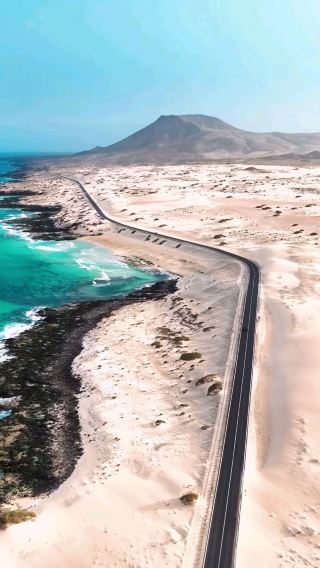 🌊 Fuerteventura: An Island of Endless Sands, Azure Seas, and Pure Relaxation 🇪🇸✨
