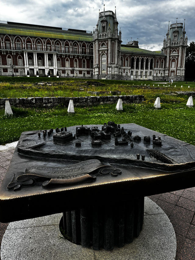  The Russian Versailles: A Walk Through Tsaritsyno  