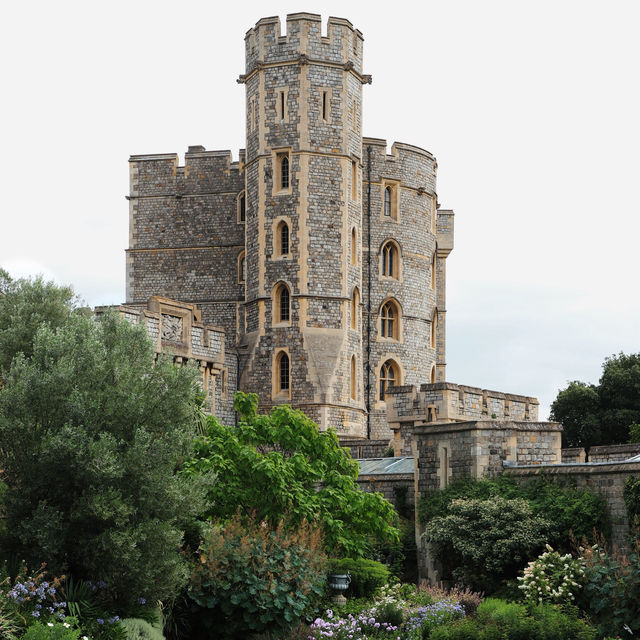 Windsor Walk: A Royal Stroll Through History & Charm