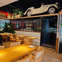 Warm Culinary Haven at Mama Kelly