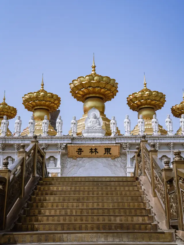 Shanghai is home to a spectacular temple that holds three Guinness World Records