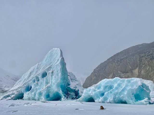 絕美藍冰仙境，身臨其境感受冰與火的交融！