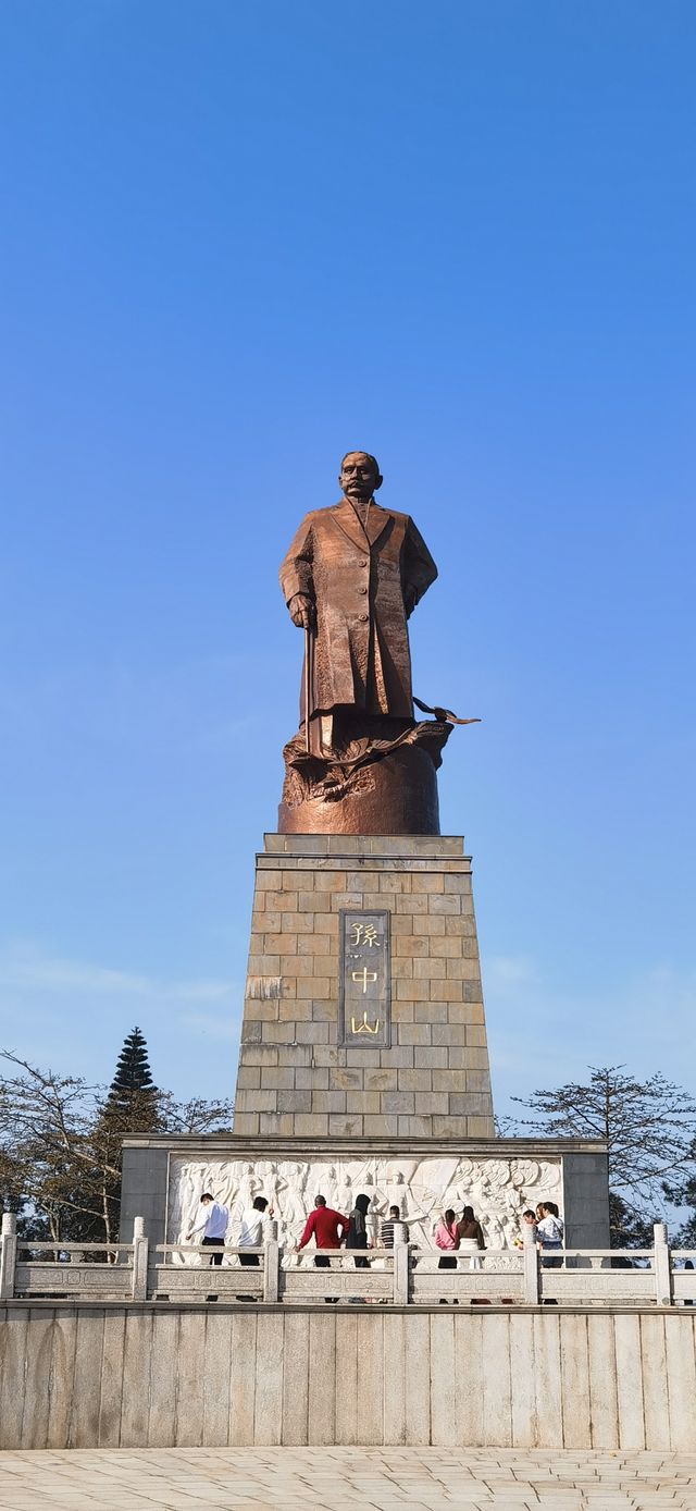 廣西欽州小眾景點仙島公園，全國最大孫中山銅像，千畝紅樹林