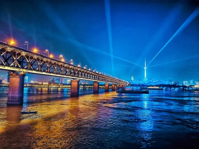 Wuhan Yangtze River Bridge | The First Bridge over the Yangtze River in Thousands of Miles