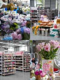 位於成都市區高架橋下的花市——三聖花市
