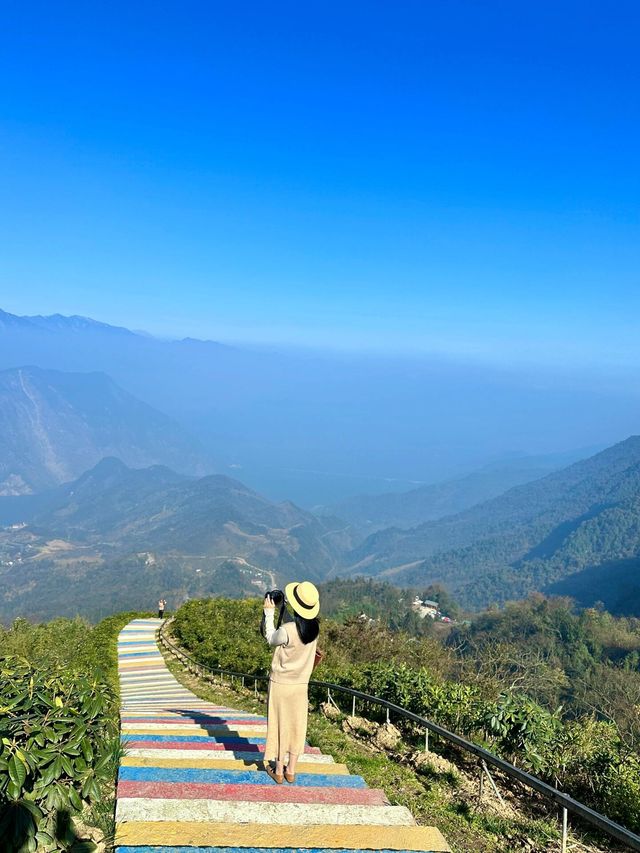 「都江堰山頂藍湖之旅：探索神仙秘境，留下難忘的記憶」