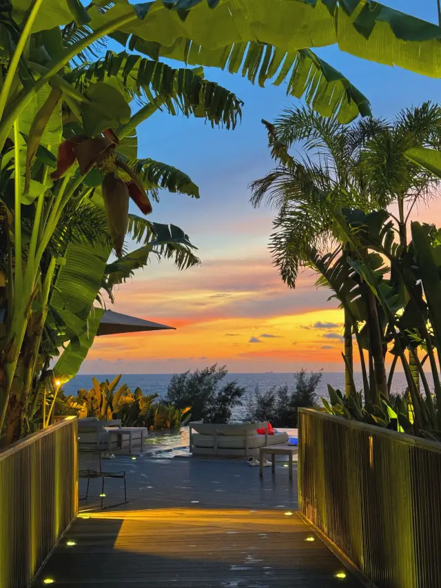 It's hard not to fall in love with this sunset sea view B&B on Weizhou Island!!