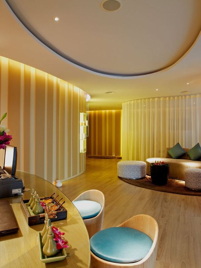 🌟 Bangkok Bliss: Top Hotel Spots for City Explorers 🌆🛎️