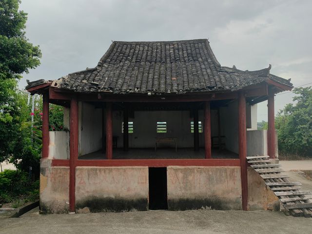 廣西鹿寨三排村古戲台。