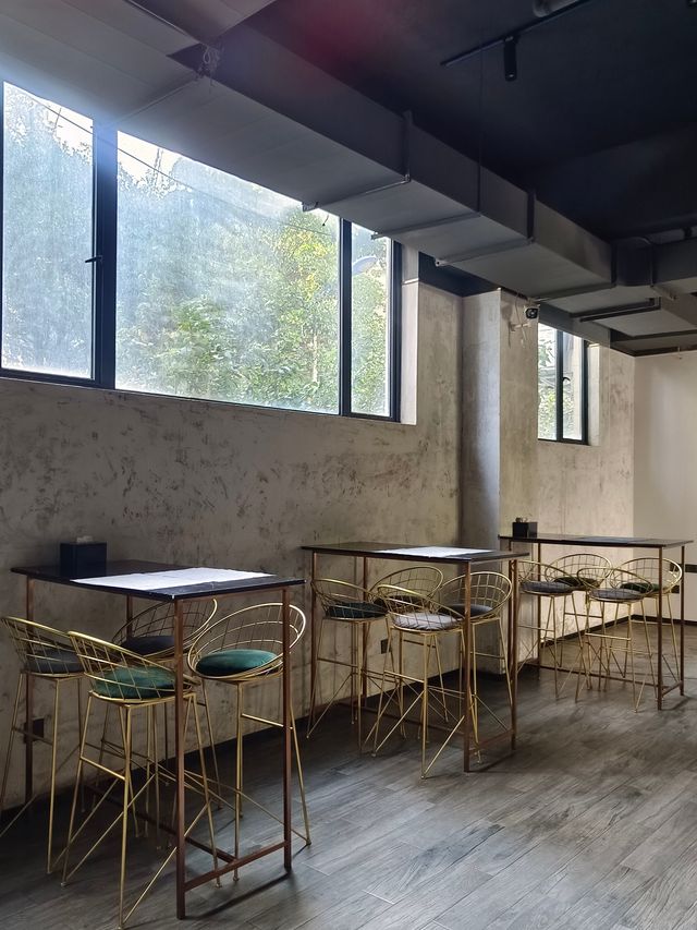 在昆明出差入住這家酒店！太酷啦！。