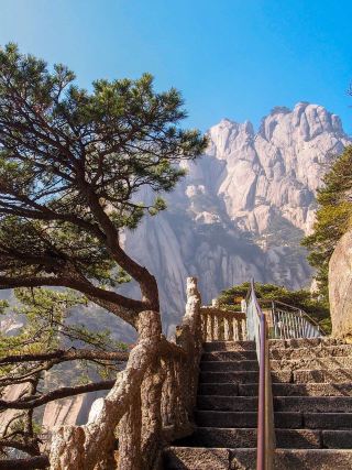 Huangshan 2-Day Itinerary! Perfect for those who aren't in the best shape!