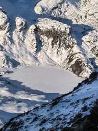 2025年首次登山，挑戰海拔4886米的雪馬山，大雪覆蓋，潔白無瑕