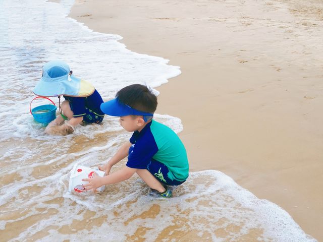奔赴海口沙灘，擁抱湛藍大海與金色暖陽