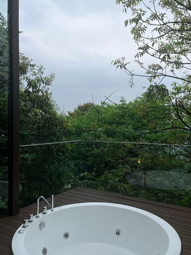 峨眉七里坪住童話森林樹屋偶遇大山精靈梅花鹿