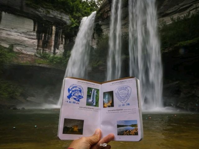 น้ำตกห้วยหลวง อุบลราชธานี ราชาน้ำตกแห่งอีสานใต้